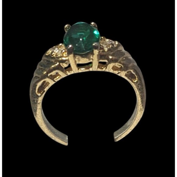 Elegant Mid Century Jewelry Concepts Gold Tone Ring With Green And Clear Stones - Picture 13 of 16